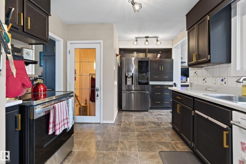 10101 105 Street, Fort Saskatchewan, AB - Indoor Photo Showing Kitchen