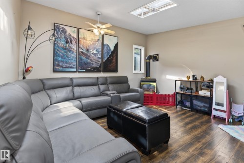 10101 105 Street, Fort Saskatchewan, AB - Indoor Photo Showing Living Room