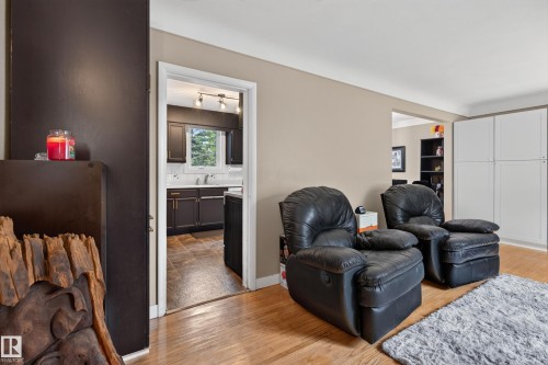 10101 105 Street, Fort Saskatchewan, AB - Indoor Photo Showing Living Room