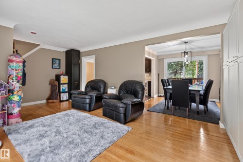 10101 105 Street, Fort Saskatchewan, AB - Indoor Photo Showing Living Room
