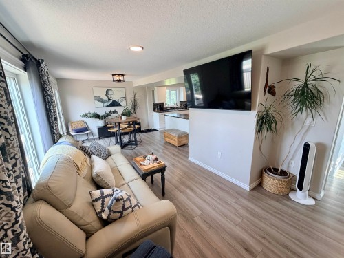 58571 Rr 90, Rural St. Paul County, AB - Indoor Photo Showing Living Room
