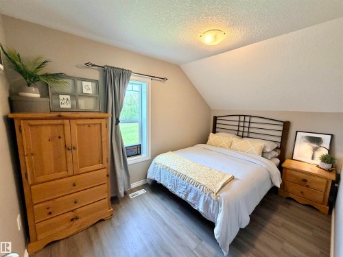 58571 Rr 90, Rural St. Paul County, AB - Indoor Photo Showing Bedroom