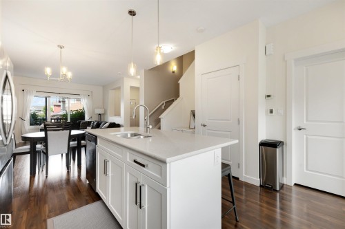 171 Hawks Ridge Boulevard Nw, Edmonton, AB - Indoor Photo Showing Kitchen With Double Sink With Upgraded Kitchen