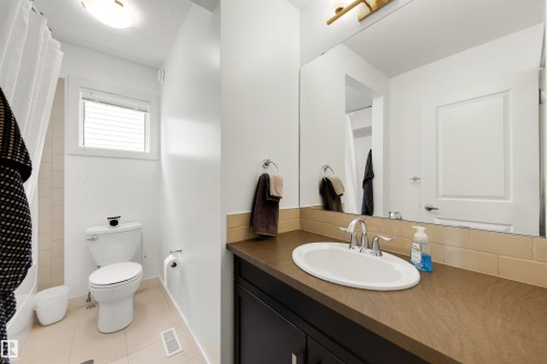 171 Hawks Ridge Boulevard Nw, Edmonton, AB - Indoor Photo Showing Bathroom
