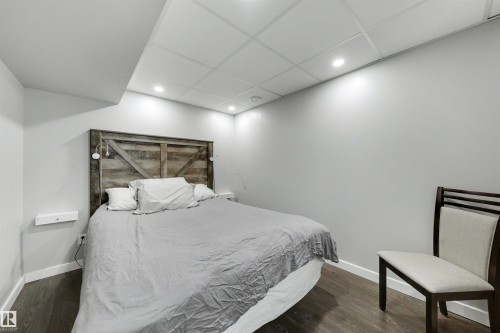 171 Hawks Ridge Boulevard Nw, Edmonton, AB - Indoor Photo Showing Bedroom