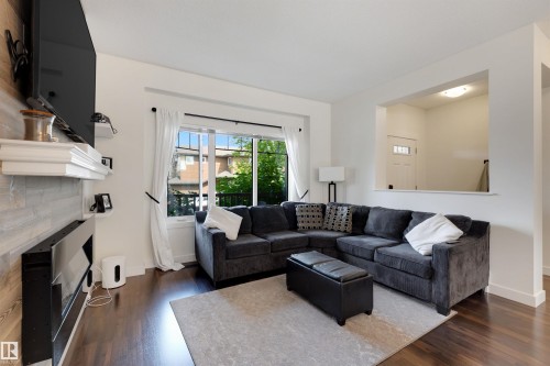 171 Hawks Ridge Boulevard Nw, Edmonton, AB - Indoor Photo Showing Living Room