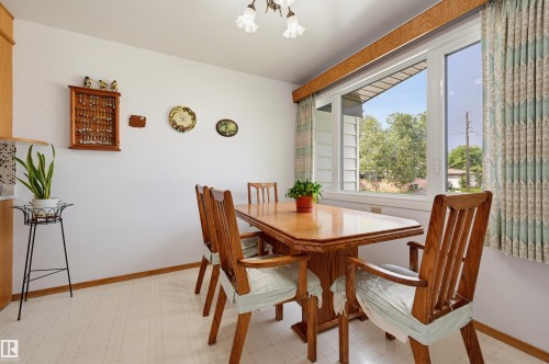 14711 82 Avenue Nw, Edmonton, AB - Indoor Photo Showing Dining Room