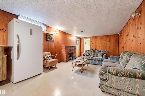 14711 82 Avenue Nw, Edmonton, AB - Indoor