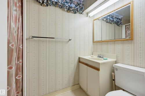 14711 82 Avenue Nw, Edmonton, AB - Indoor Photo Showing Bathroom