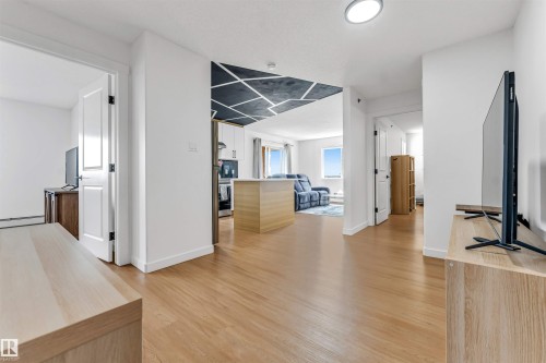 #416 2305 35A Av Nw, Edmonton, AB - Indoor