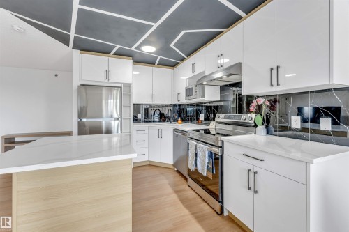 #416 2305 35A Av Nw, Edmonton, AB - Indoor Photo Showing Kitchen