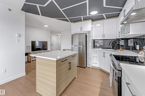 #416 2305 35A Av Nw, Edmonton, AB - Indoor Photo Showing Kitchen