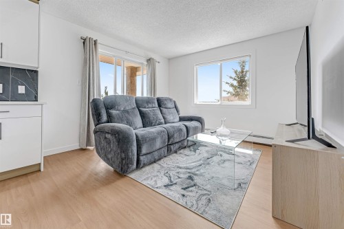 #416 2305 35A Av Nw, Edmonton, AB - Indoor Photo Showing Living Room