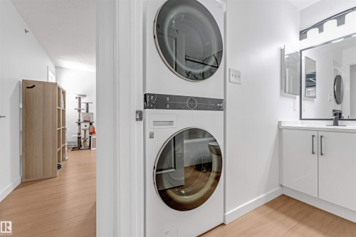#416 2305 35A Av Nw, Edmonton, AB - Indoor Photo Showing Laundry Room