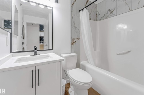 #416 2305 35A Av Nw, Edmonton, AB - Indoor Photo Showing Bathroom