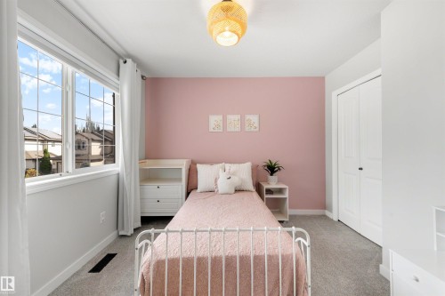728 173 Street Sw, Edmonton, AB - Indoor Photo Showing Bedroom