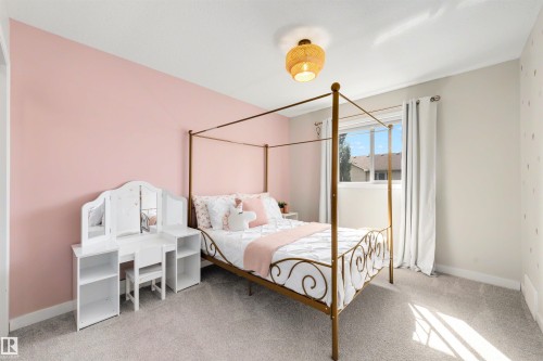 728 173 Street Sw, Edmonton, AB - Indoor Photo Showing Bedroom
