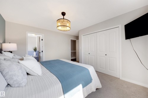728 173 Street Sw, Edmonton, AB - Indoor Photo Showing Bedroom