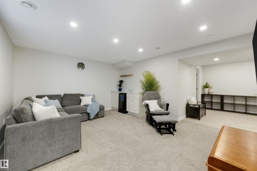 728 173 Street Sw, Edmonton, AB - Indoor Photo Showing Other Room