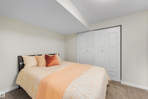 728 173 Street Sw, Edmonton, AB - Indoor Photo Showing Bedroom