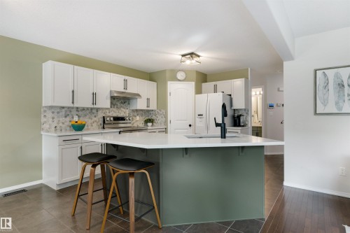 728 173 Street Sw, Edmonton, AB - Indoor Photo Showing Kitchen With Upgraded Kitchen