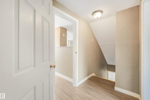 12130 95A Street Nw, Edmonton, AB - Indoor Photo Showing Other Room