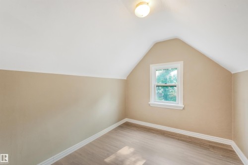 12130 95A Street Nw, Edmonton, AB - Indoor Photo Showing Other Room