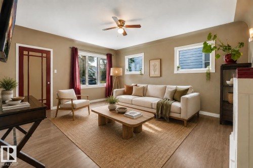12130 95A Street Nw, Edmonton, AB - Indoor Photo Showing Living Room