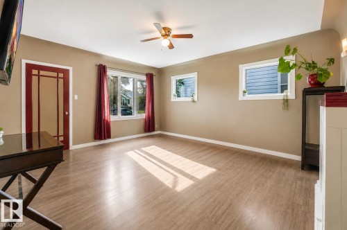 12130 95A Street Nw, Edmonton, AB - Indoor Photo Showing Other Room