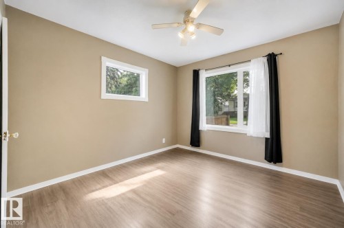 12130 95A Street Nw, Edmonton, AB - Indoor Photo Showing Other Room