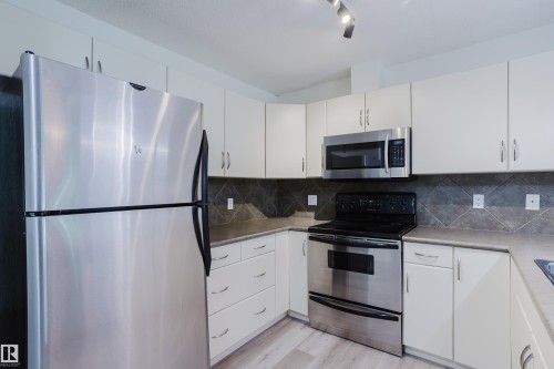 #108 278 Suder Greens Dr Nw, Edmonton, AB - Indoor Photo Showing Kitchen