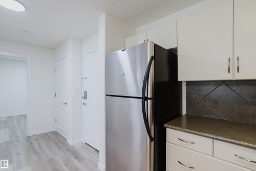 #108 278 Suder Greens Dr Nw, Edmonton, AB - Indoor Photo Showing Kitchen