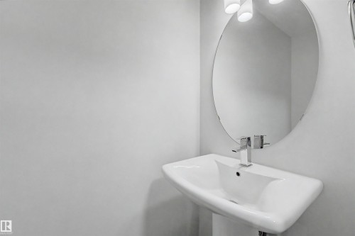 7307 Armour Crescent Sw, Edmonton, AB - Indoor Photo Showing Bathroom
