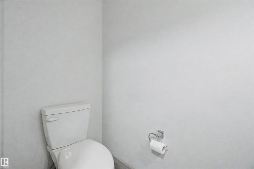 7307 Armour Crescent Sw, Edmonton, AB - Indoor Photo Showing Bathroom