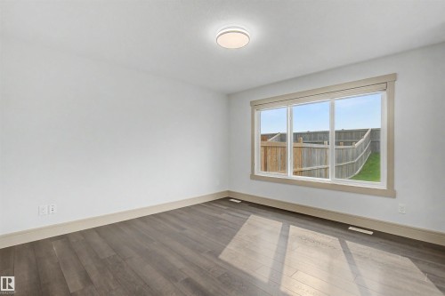 7307 Armour Crescent Sw, Edmonton, AB - Indoor Photo Showing Other Room