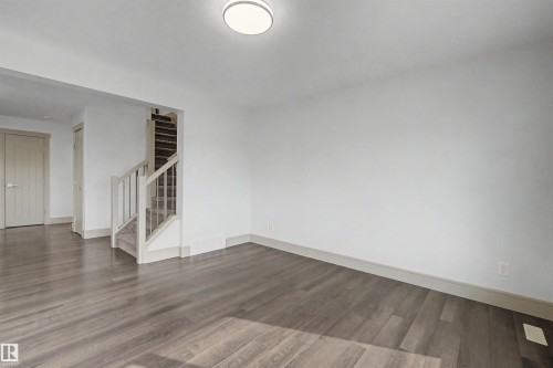 7307 Armour Crescent Sw, Edmonton, AB - Indoor Photo Showing Other Room