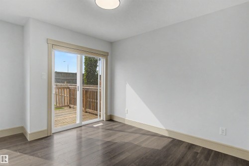 7307 Armour Crescent Sw, Edmonton, AB - Indoor Photo Showing Other Room