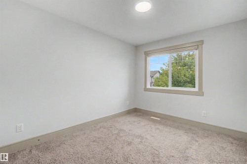 7307 Armour Crescent Sw, Edmonton, AB - Indoor Photo Showing Other Room
