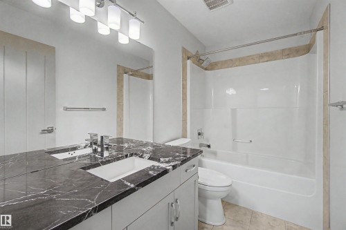 7307 Armour Crescent Sw, Edmonton, AB - Indoor Photo Showing Bathroom