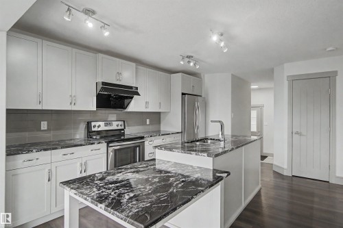 7307 Armour Crescent Sw, Edmonton, AB - Indoor Photo Showing Kitchen With Upgraded Kitchen