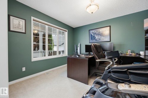 Light-toned carpeting, single window with white framing, and a ceiling-mounted light fixture - 15 Orchid Place, St. Albert, AB - Indoor Photo Showing Office