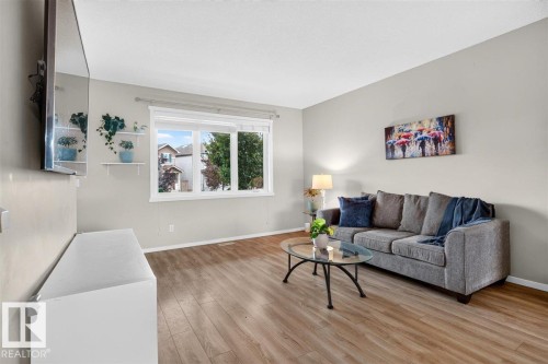 3150 Carpenter Landing Sw, Edmonton, AB - Indoor Photo Showing Living Room