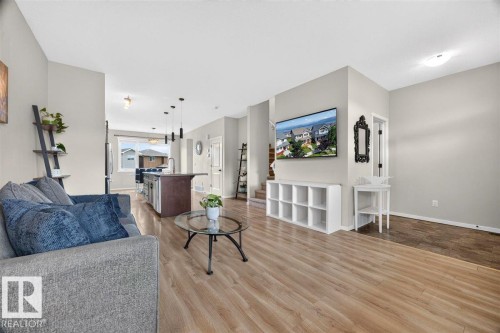 3150 Carpenter Landing Sw, Edmonton, AB - Indoor Photo Showing Living Room