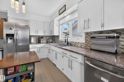 5 Wilson Crescent, Sherwood Park, AB - Indoor Photo Showing Kitchen With Double Sink