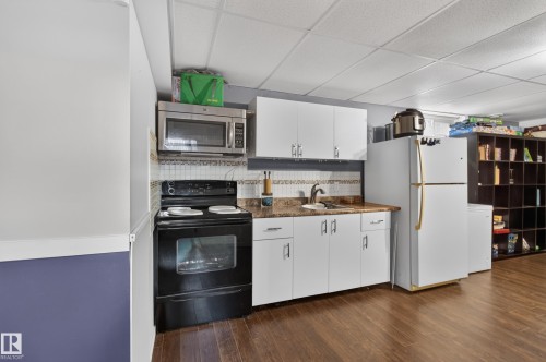 5 Wilson Crescent, Sherwood Park, AB - Indoor Photo Showing Kitchen