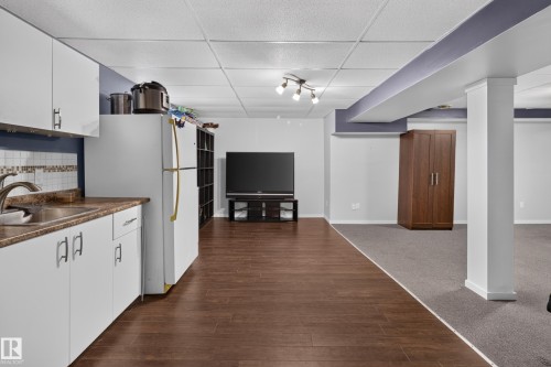 5 Wilson Crescent, Sherwood Park, AB - Indoor Photo Showing Kitchen