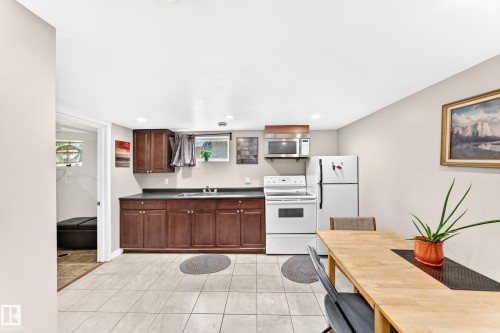12031 90 Street Nw, Edmonton, AB - Indoor Photo Showing Kitchen
