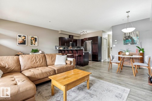 #104 9603 98 Av Nw, Edmonton, AB - Indoor Photo Showing Living Room