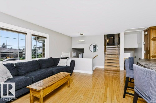 4707 108 Avenue Nw, Edmonton, AB - Indoor Photo Showing Living Room