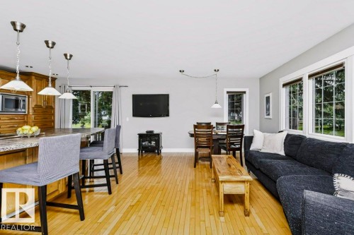 4707 108 Avenue Nw, Edmonton, AB - Indoor